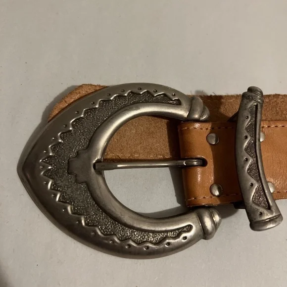 Vintage ACCESSORIES By PEARL Tan Leather Belt Metal Southwest Buckle Medium USA - Picture 2 of 8